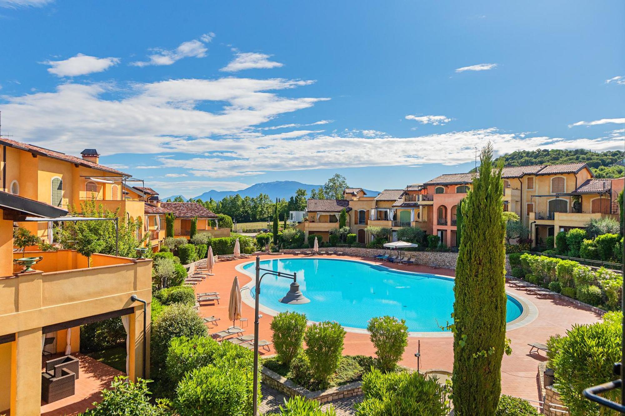 Borgo Del Torchio Apartments By Wonderful Italy Manerba del Garda Exteriör bild