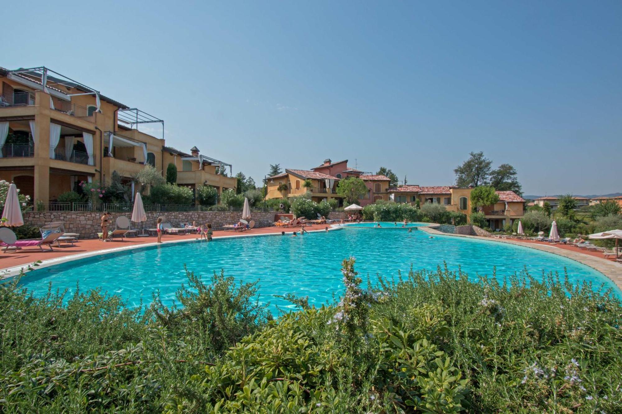 Borgo Del Torchio Apartments By Wonderful Italy Manerba del Garda Exteriör bild