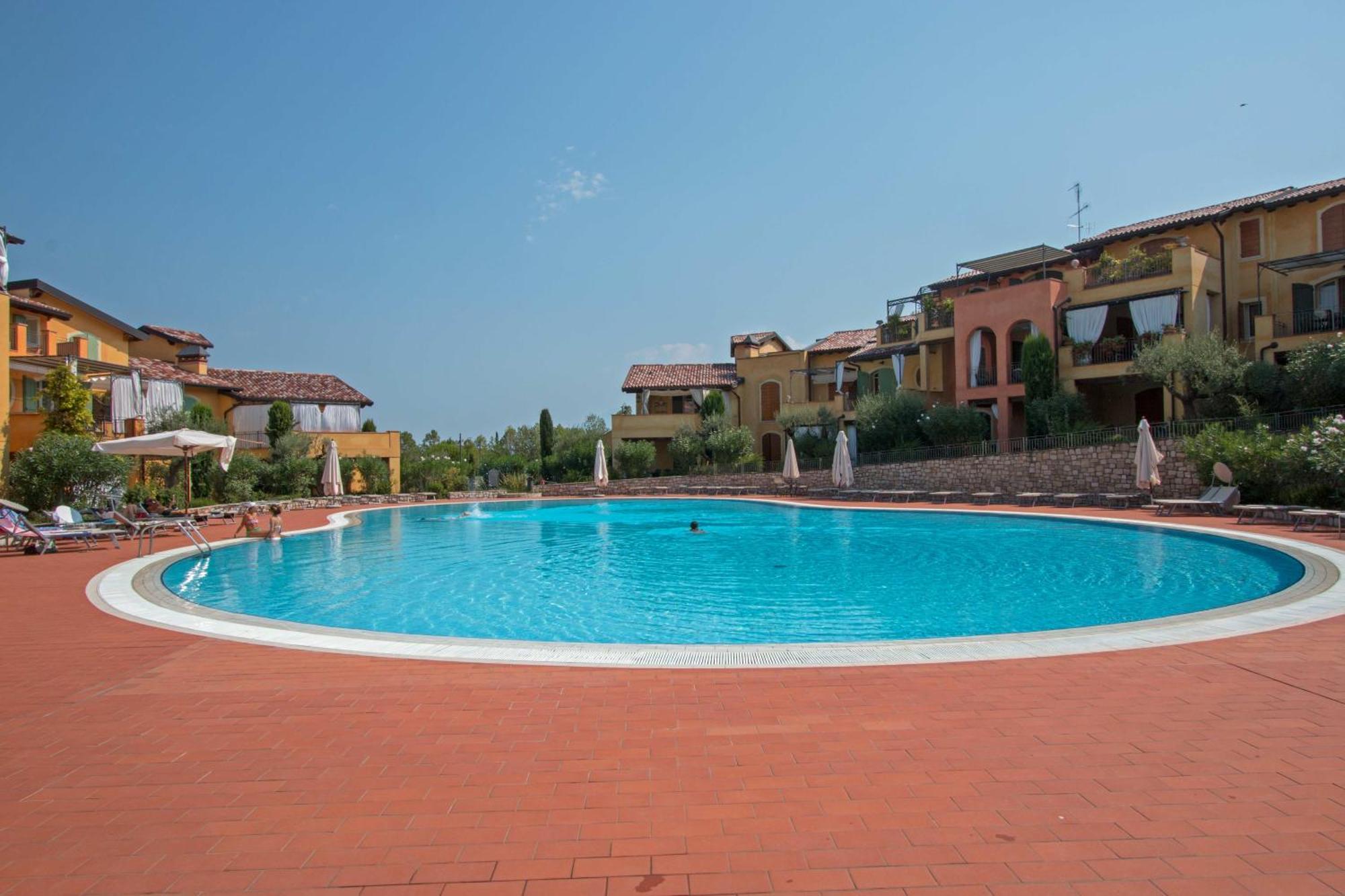 Borgo Del Torchio Apartments By Wonderful Italy Manerba del Garda Exteriör bild