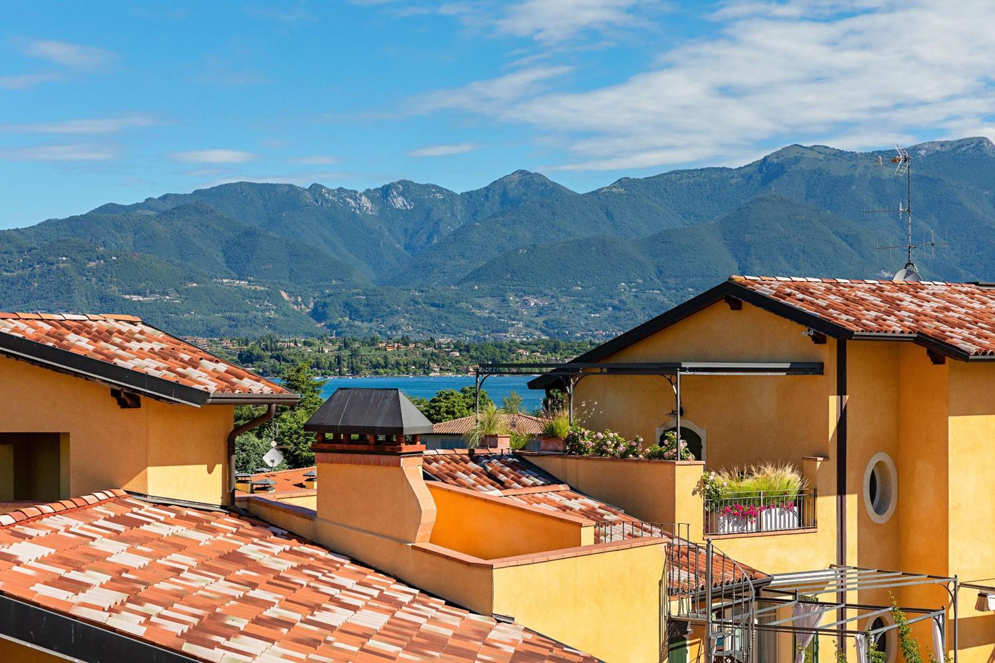 Borgo Del Torchio Apartments By Wonderful Italy Manerba del Garda Exteriör bild