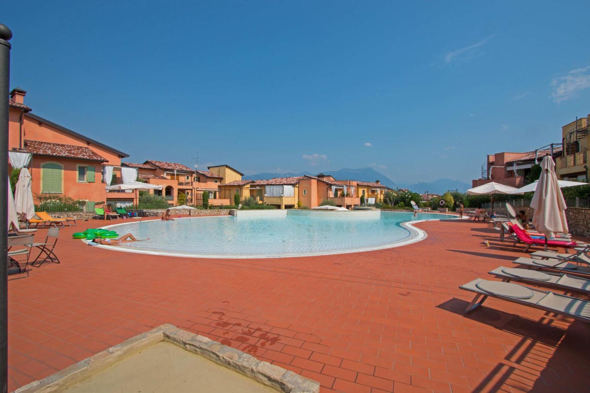Borgo Del Torchio Apartments By Wonderful Italy Manerba del Garda Exteriör bild