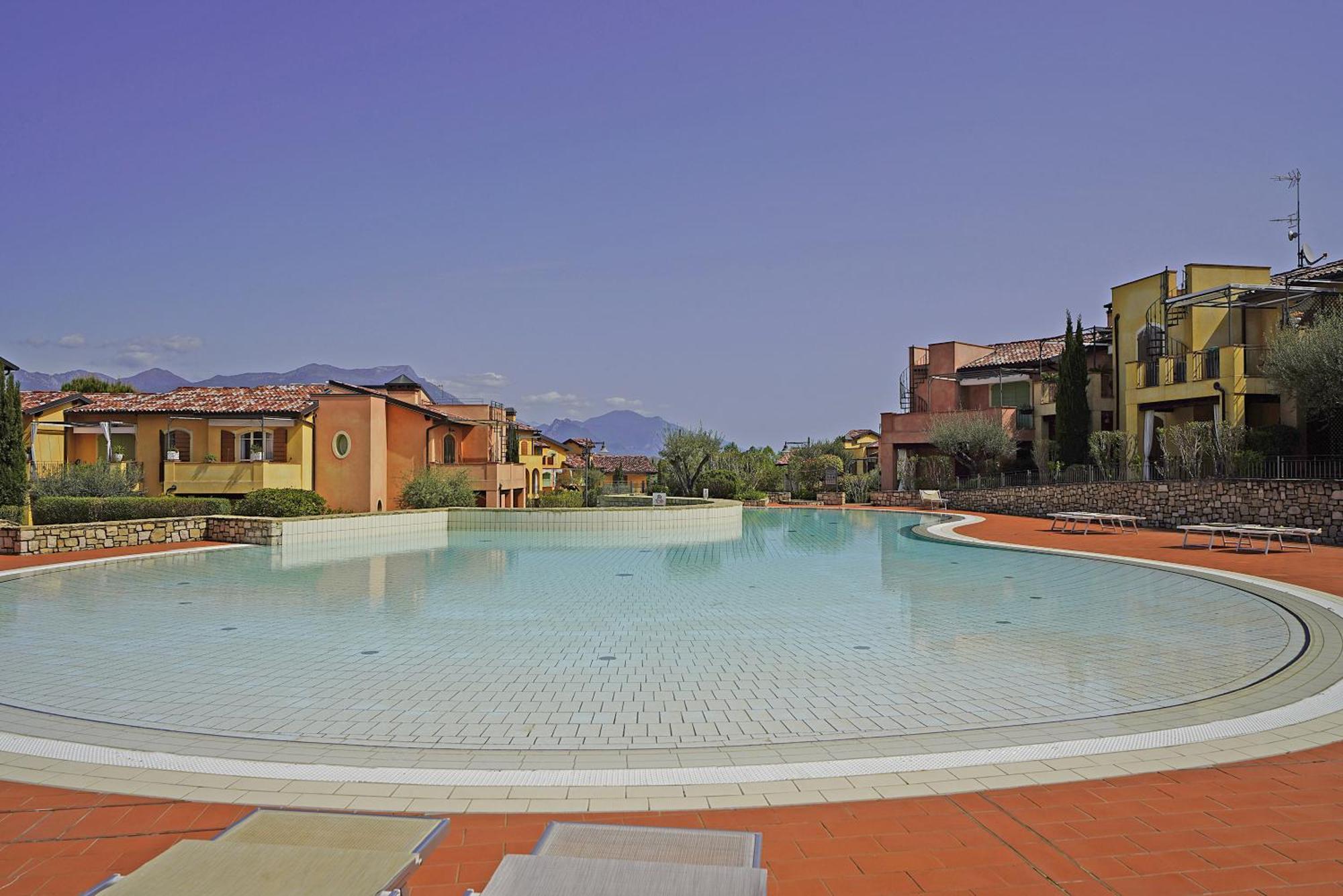 Borgo Del Torchio Apartments By Wonderful Italy Manerba del Garda Exteriör bild
